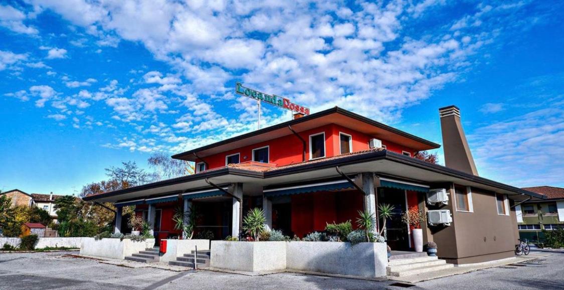 ホテル Locanda Rossa Romans di Varmo エクステリア 写真