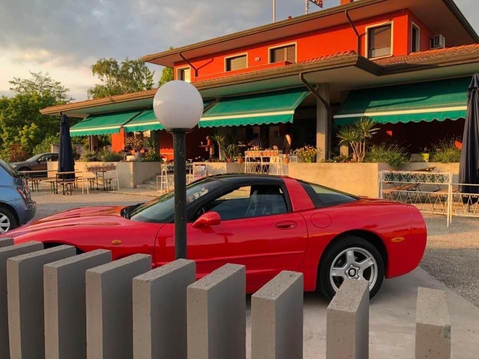 ホテル Locanda Rossa Romans di Varmo エクステリア 写真