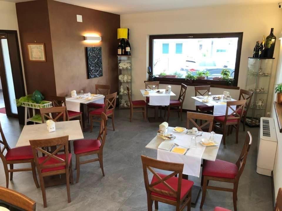 ホテル Locanda Rossa Romans di Varmo エクステリア 写真